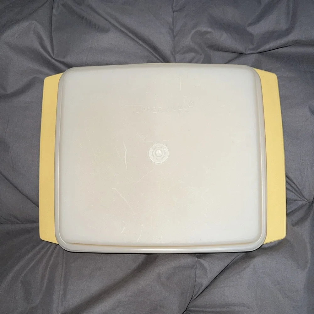 Vintage Tupperware 723-1 (Deviled Egg) Storage Carrier Dish‎ Harvest Gold W Lid